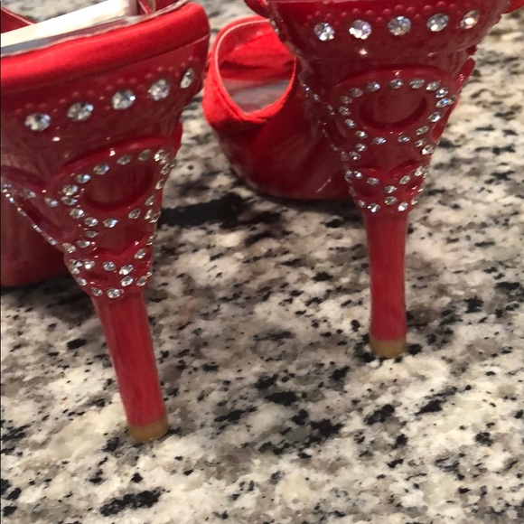 Red heels - Picture 2 of 2